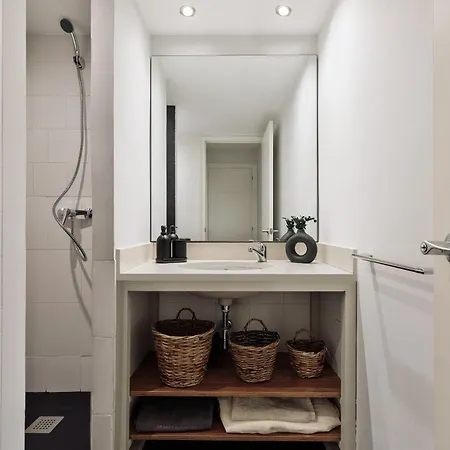 Aiguablava - 1 Bedroom And Pool In Pedralbes Barcelona